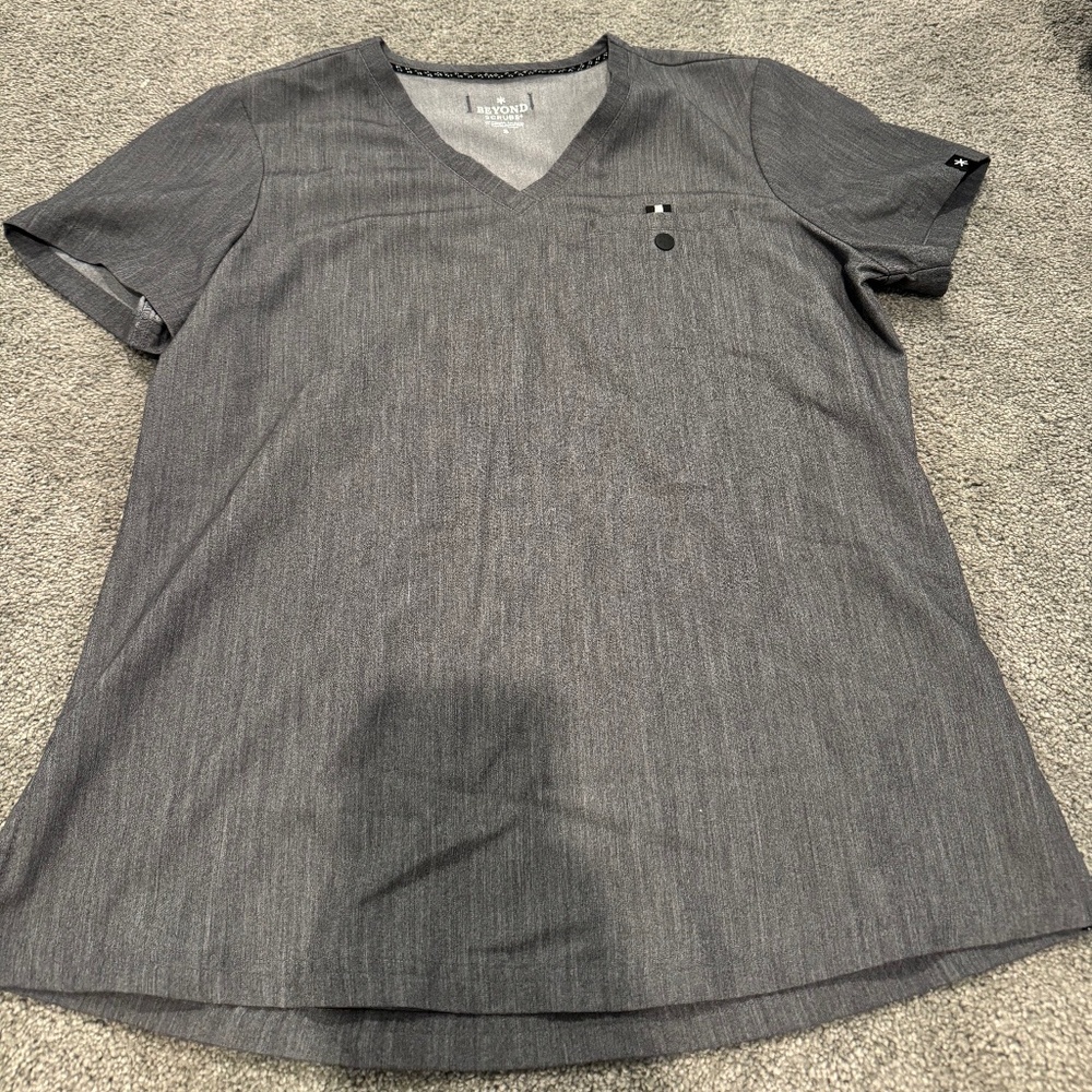 Beyond Scrubs Grey Scrub Top (small)